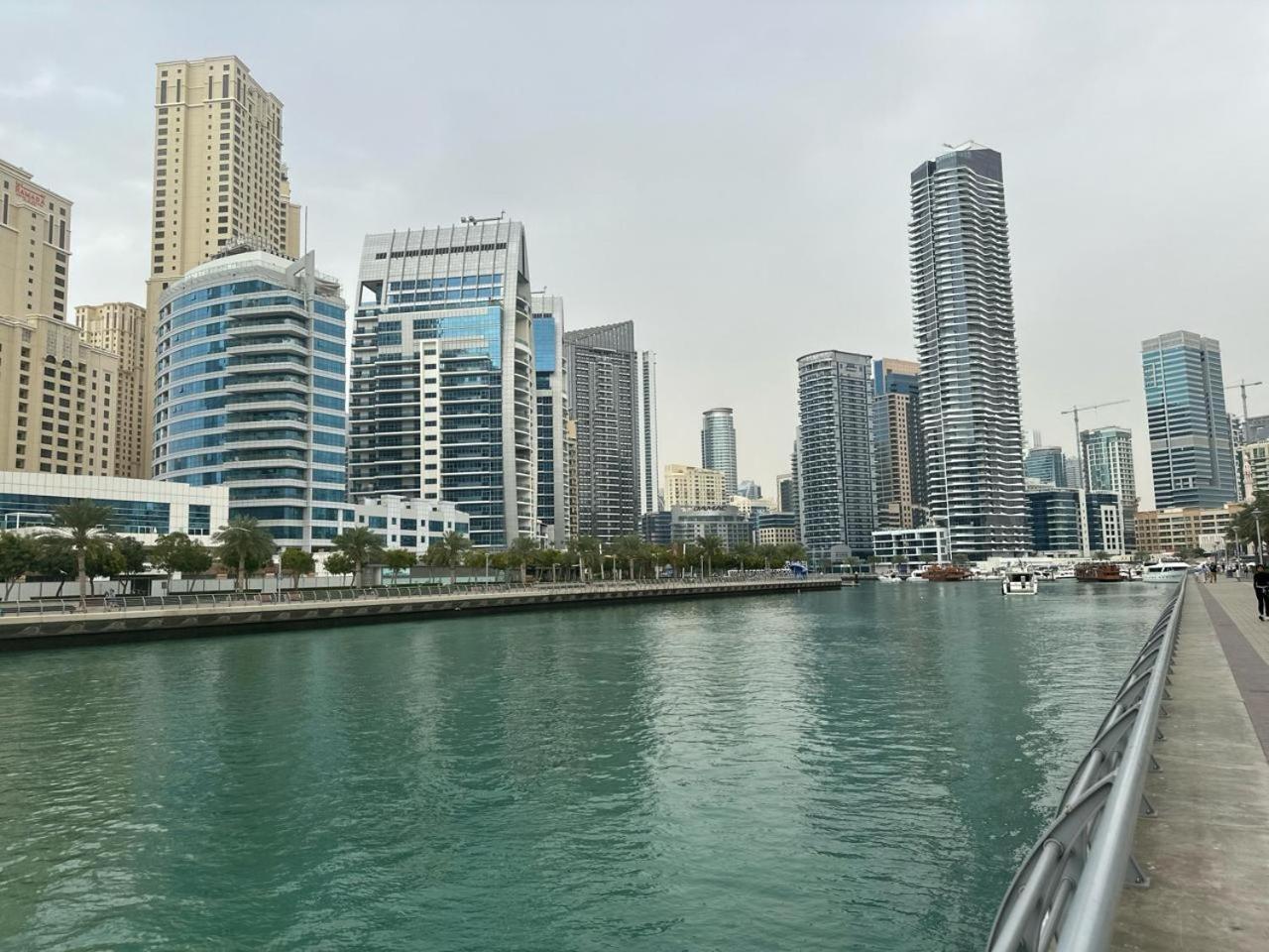 Success Luxury Apartment - 5 Min Away Marina Corniche - Free Housekeeping Provided Everyday-24-7 Staff Available For Services Dubai Eksteriør bilde