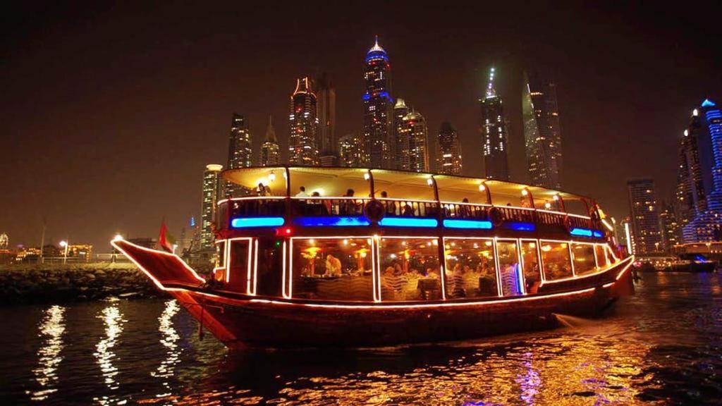 Success Luxury Apartment - 5 Min Away Marina Corniche - Free Housekeeping Provided Everyday-24-7 Staff Available For Services Dubai Eksteriør bilde
