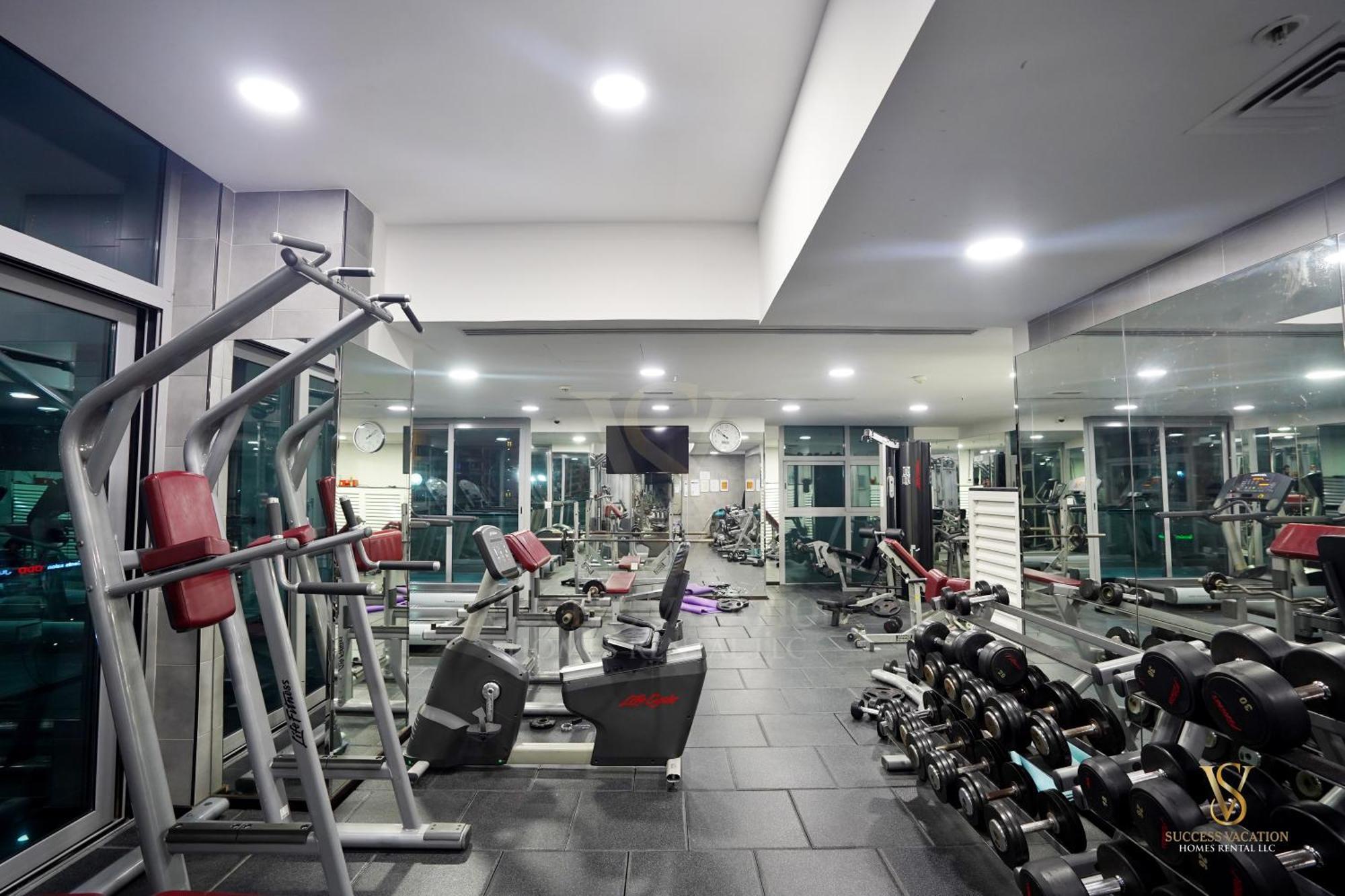 Success Luxury Apartment - 5 Min Away Marina Corniche - Free Housekeeping Provided Everyday-24-7 Staff Available For Services Dubai Eksteriør bilde