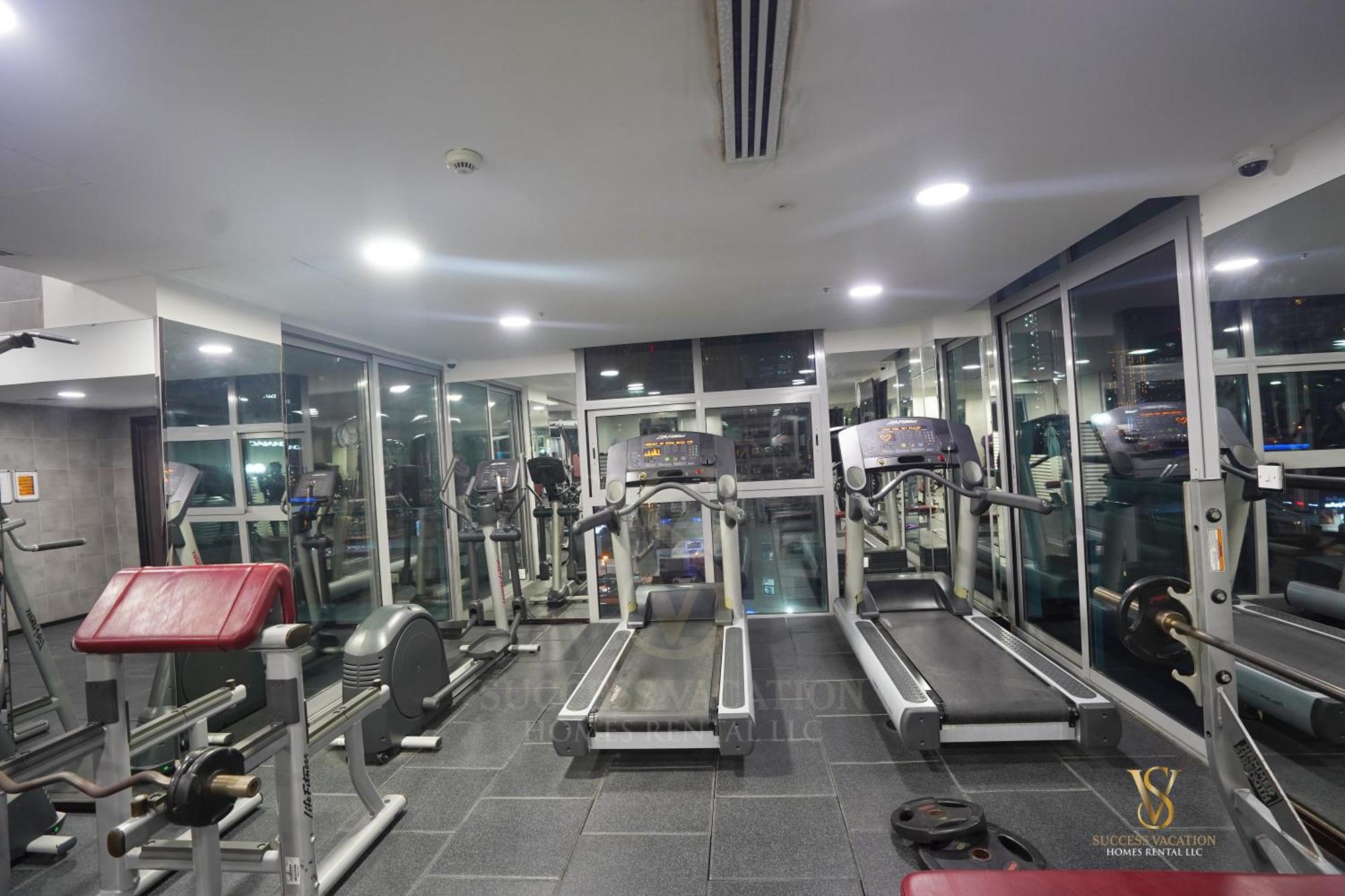 Success Luxury Apartment - 5 Min Away Marina Corniche - Free Housekeeping Provided Everyday-24-7 Staff Available For Services Dubai Eksteriør bilde