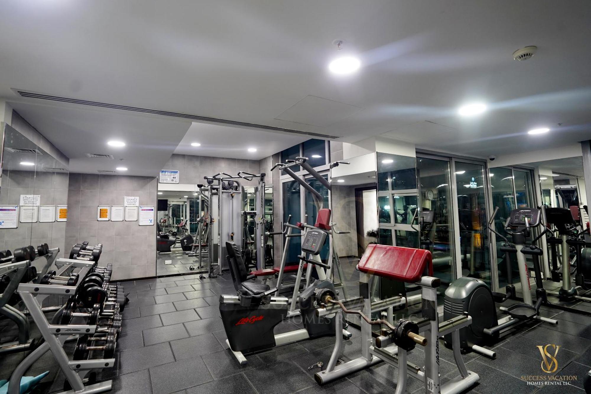 Success Luxury Apartment - 5 Min Away Marina Corniche - Free Housekeeping Provided Everyday-24-7 Staff Available For Services Dubai Eksteriør bilde