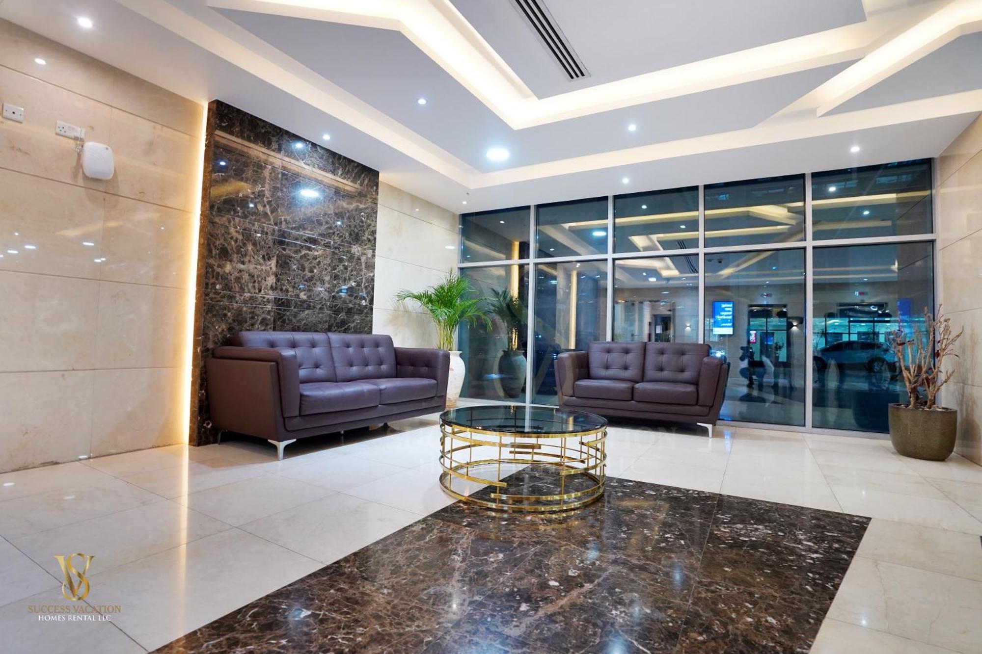Success Luxury Apartment - 5 Min Away Marina Corniche - Free Housekeeping Provided Everyday-24-7 Staff Available For Services Dubai Eksteriør bilde